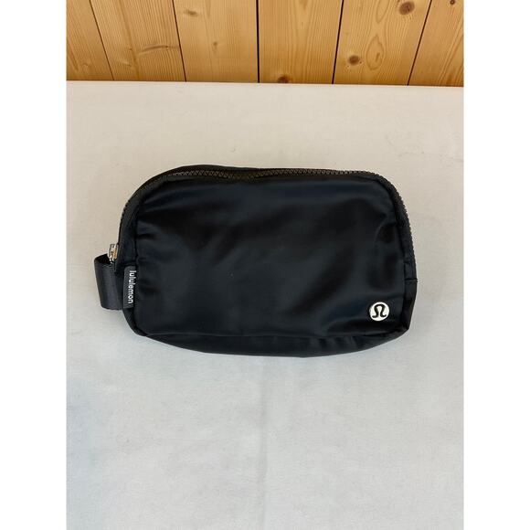 Lululemon Zip Crossbody Bag - Black - Picture 1 of 6